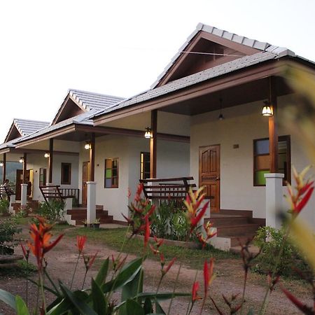 Huen Hug Hod The Resort Hot Exterior photo