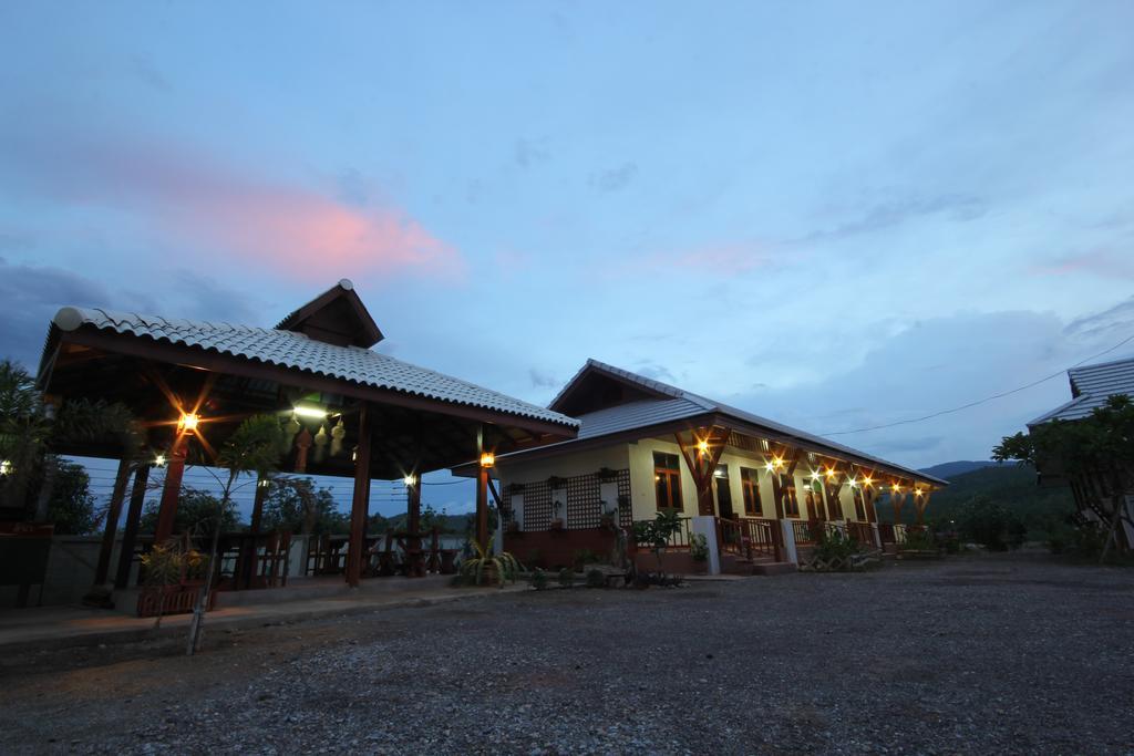 Huen Hug Hod The Resort Hot Exterior photo